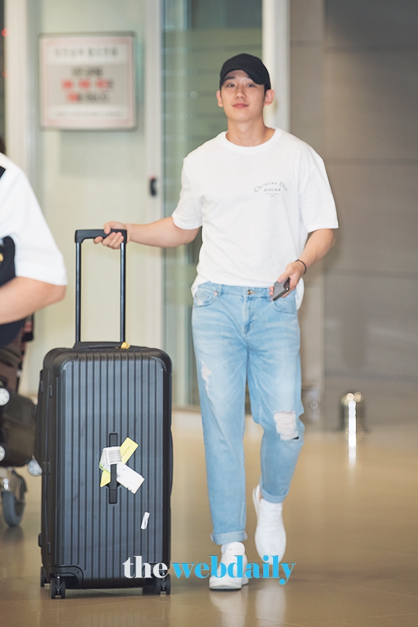 정해인, 인천국제공항 입국 현장