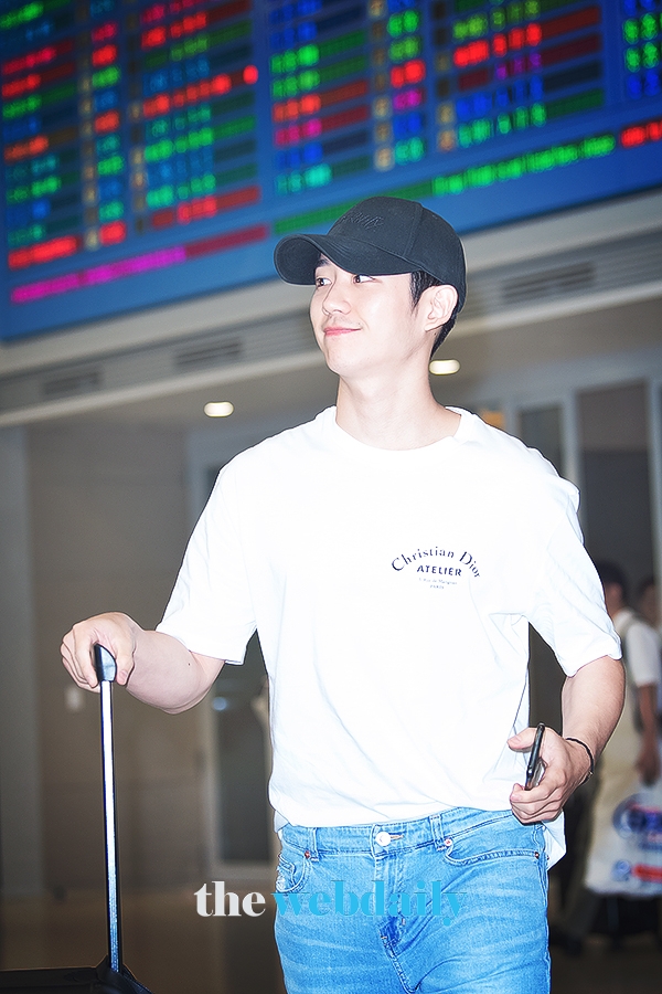 정해인, 인천국제공항 입국