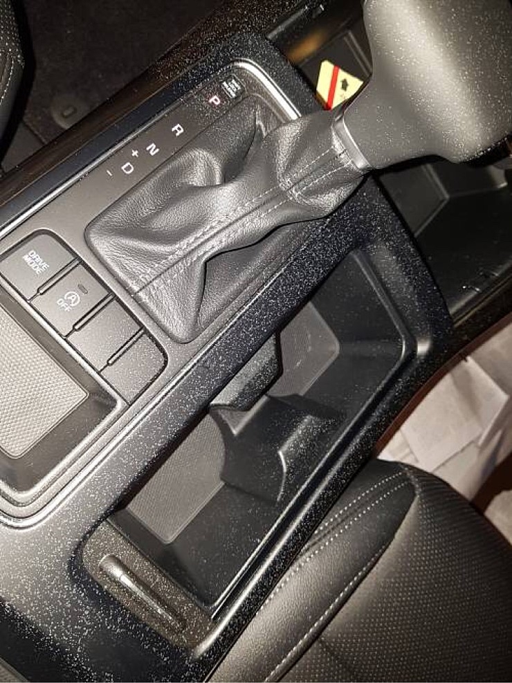 에바가루가 에어컨 송풍구를 통해 차량 내부로 분출된 모습.(사진=쏘렌토 동호회)