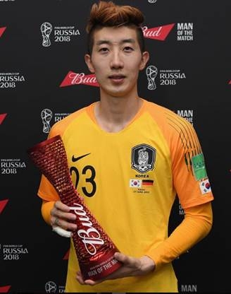버드와이저, 조현우에 한국-독일전 ‘맨 오브 더 매치’ 트로피 수여