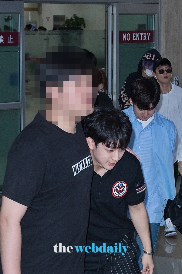 iKON (아이콘) 송윤형, 김포국제공항 입국 현장