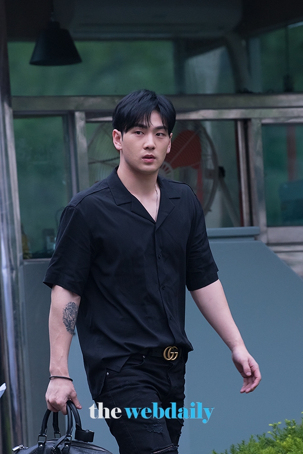 뉴이스트w 백호, KBS 뮤직뱅크 출근길