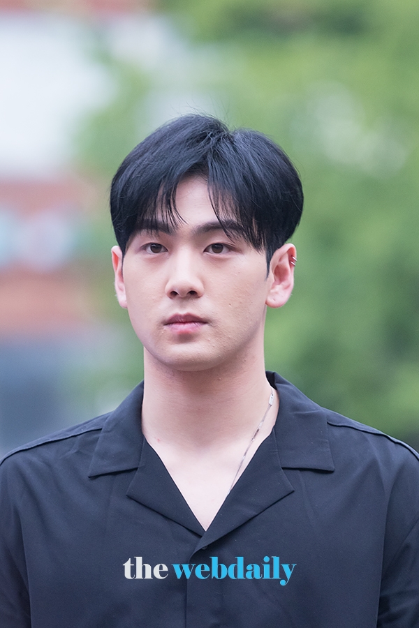 뉴이스트w 백호, KBS 뮤직뱅크 출근길