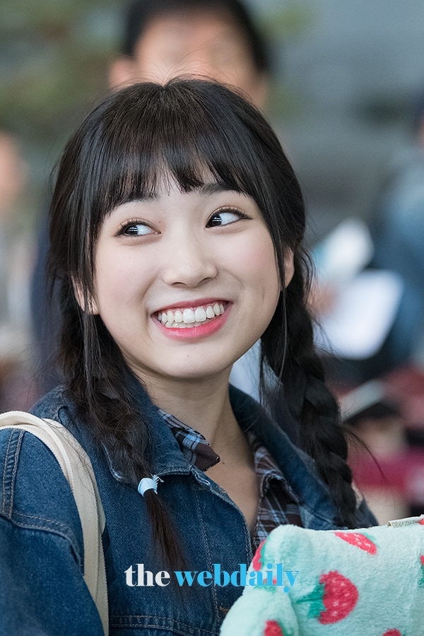 야부키 나코(矢吹奈子), 애교 만점 아이컨택