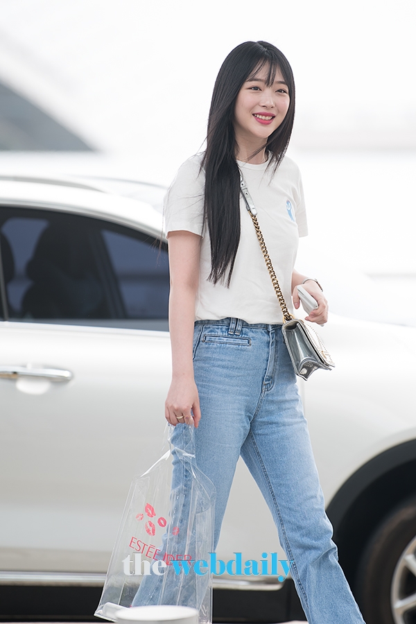 설리, 인천국제공항 출국