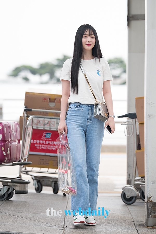 설리, 인천국제공항 출국