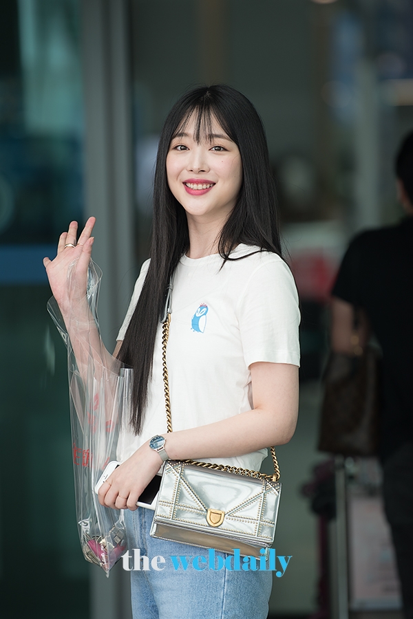 설리, 인천국제공항 출국