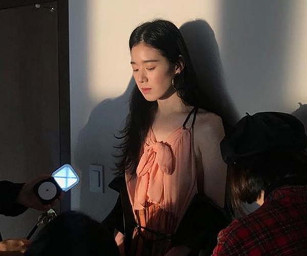 정은채, '칼에 베일 듯 조각같은 옆라인...여리여리 속 오똑함'