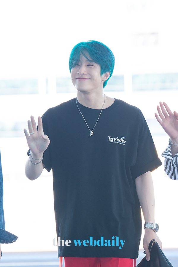 아스트로(ASTRO) 진진, 인천국제공항 출국