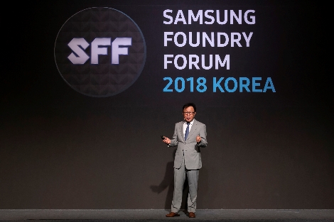 삼성전자 파운드리사업부 사업부장 정은승 사장이 5일 서울 그랜드 인터컨티넨탈 파르나스 호텔에서 열린 ‘삼성 파운드리 포럼 2018 코리아’에서 기조연설을 하고 있다. (사진=삼성전자)