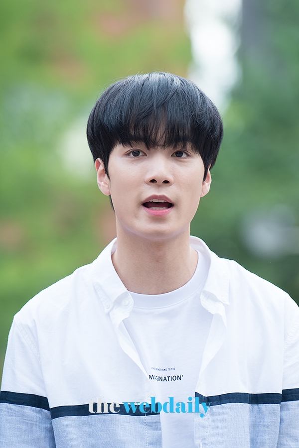 뉴이스트w JR, KBS 뮤직뱅크 출근길