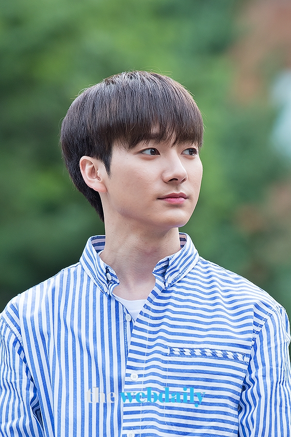 뉴이스트w 아론, KBS 뮤직뱅크 출근길