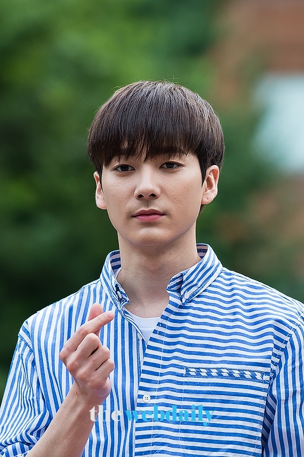 뉴이스트w 아론, KBS 뮤직뱅크 출근길