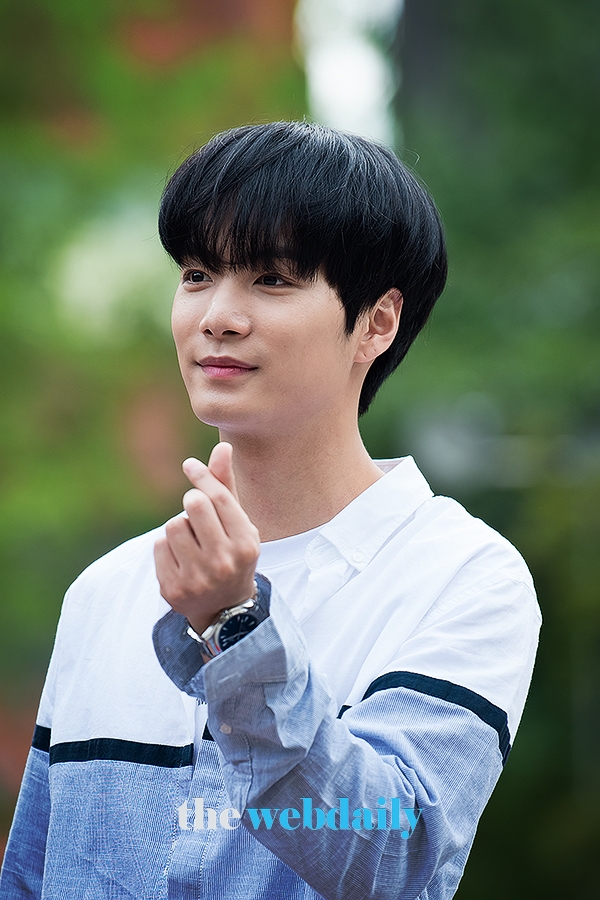 뉴이스트w JR, KBS 뮤직뱅크 출근길