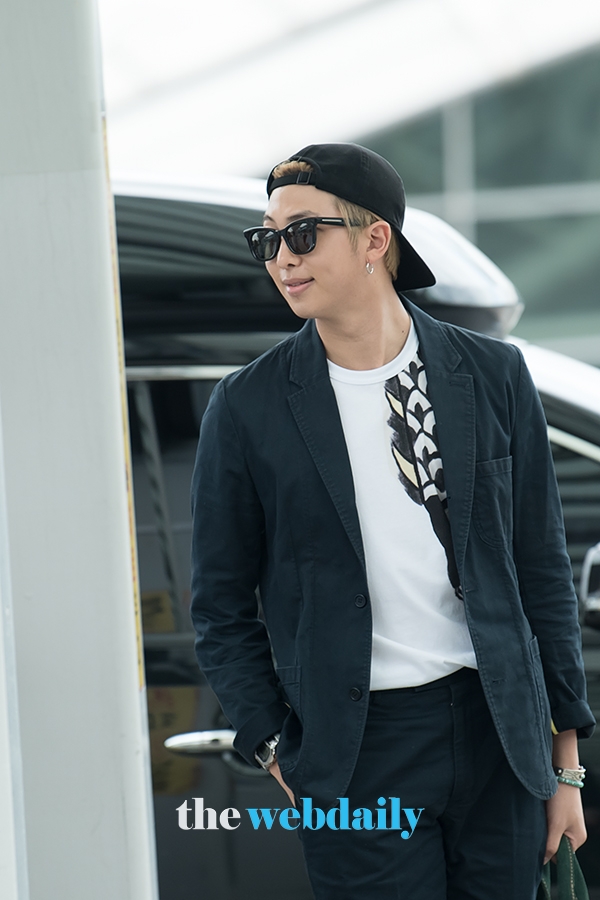 방탄소년단(BTS) RM, 인천국제공항 출국 현장