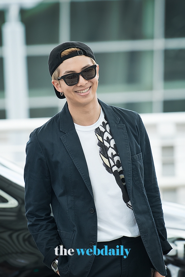 방탄소년단(BTS) RM, 인천국제공항 출국 현장