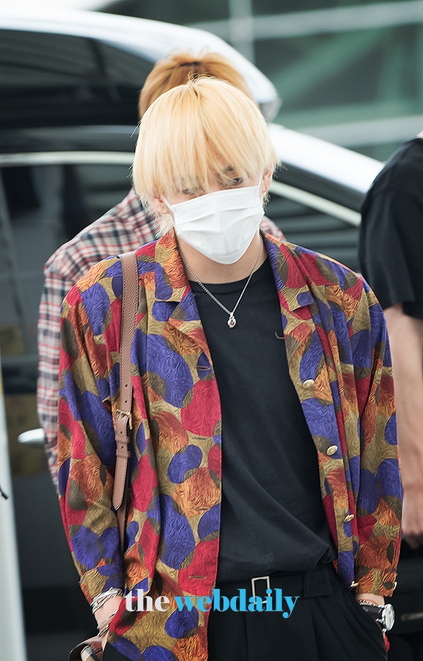 방탄소년단(BTS) 뷔, 인천국제공항 출국 현장