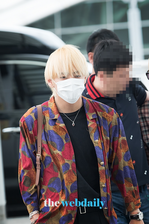 방탄소년단(BTS) 뷔, 인천국제공항 출국 현장