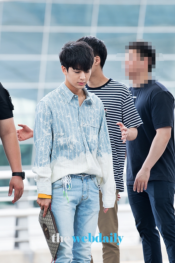 iKON(아이콘) 송윤형, 인천국제공항 출국 현장