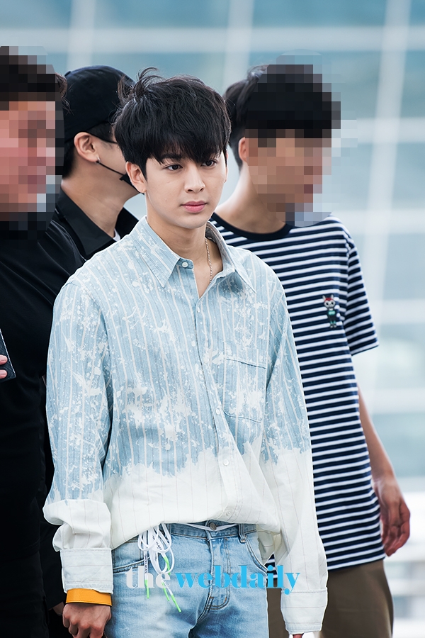 iKON(아이콘) 송윤형, 인천국제공항 출국 현장