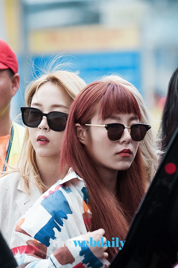 마마무(MAMAMOO) 문별-휘인, 인천국제공항 출국 현장