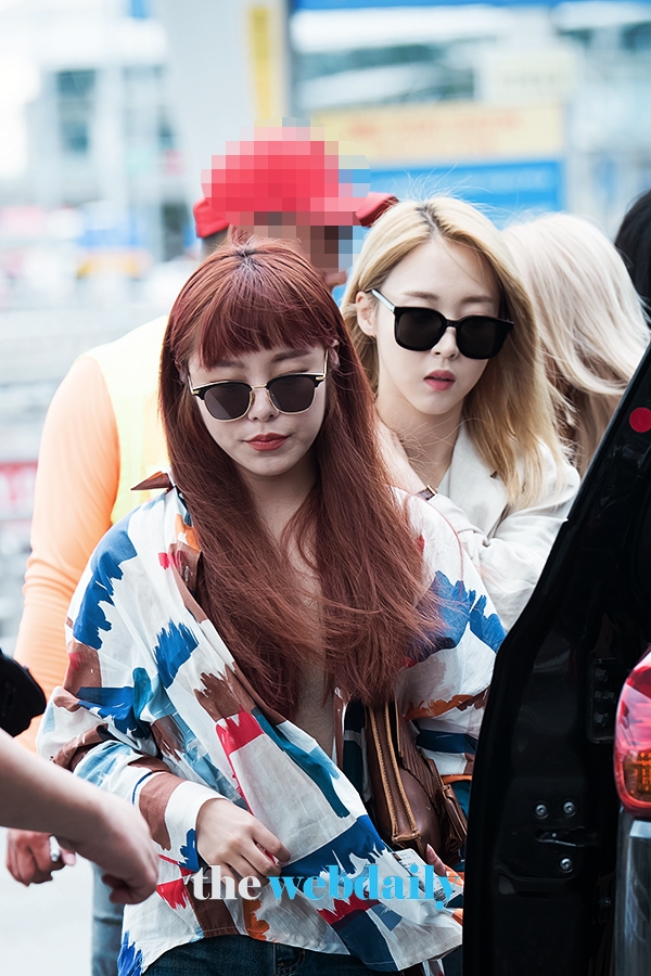 마마무(MAMAMOO) 휘인-문별 인천국제공항 출국 현장