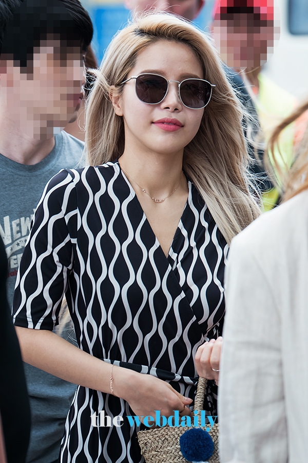 마마무(MAMAMOO) 솔라, 인천국제공항 출국 현장