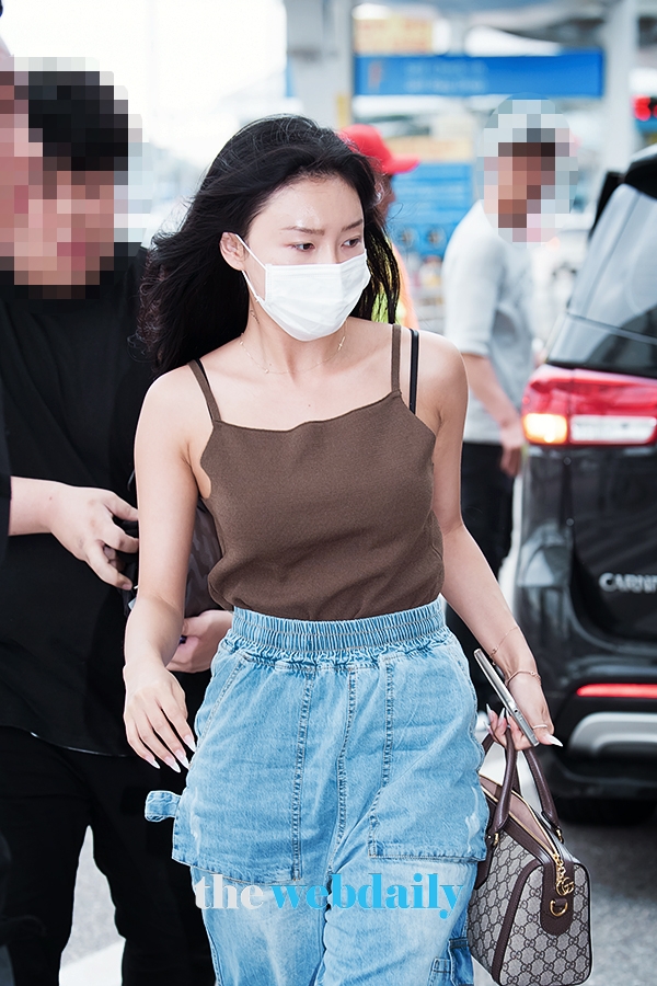 마마무(MAMAMOO) 화사, 인천국제공항 출국 현장