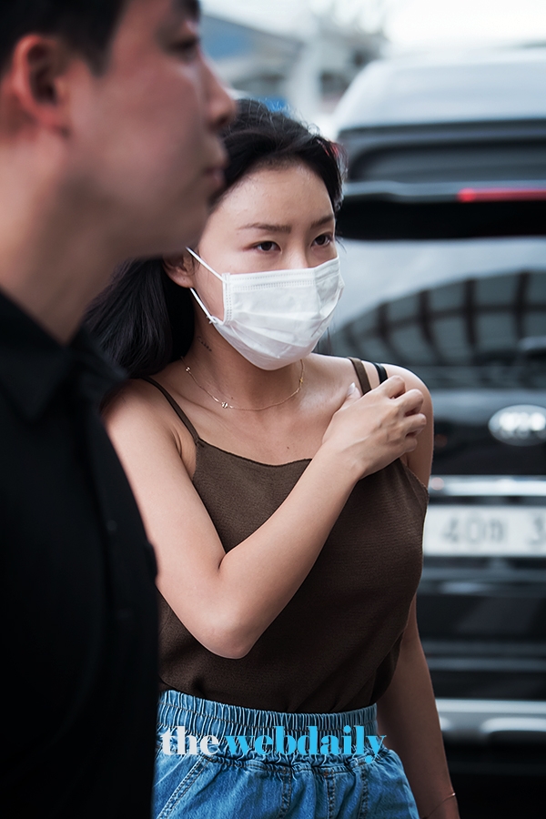 마마무(MAMAMOO) 화사, 인천국제공항 출국 현장