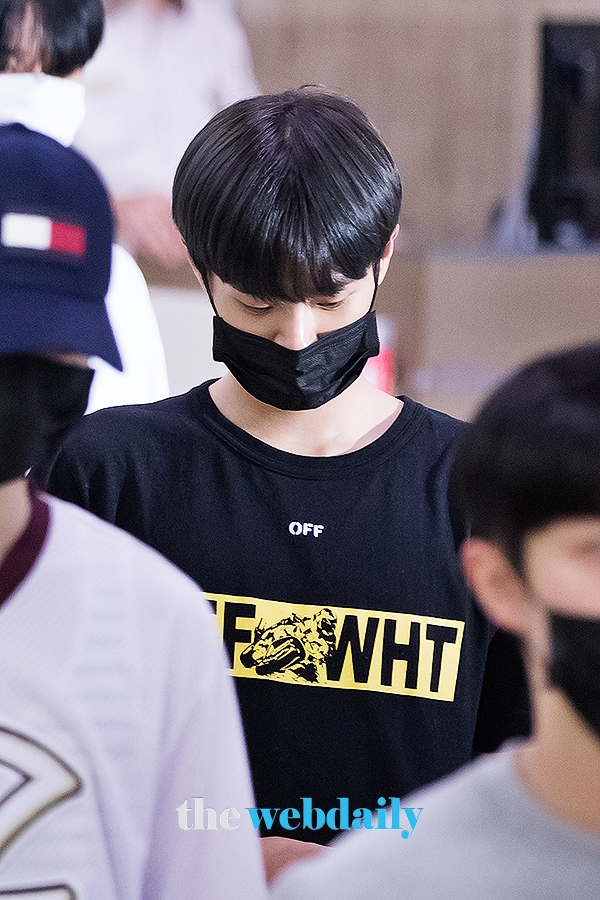 WannaOne(워너원) 이대휘, 김포국제공항 입국 현장