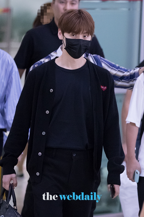 WannaOne(워너원) 황민현, 김포국제공항 입국 현장