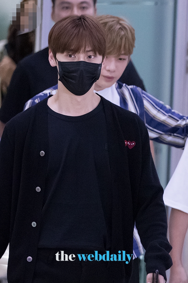 WannaOne(워너원) 황민현-강다니엘, 김포국제공항 입국 현장