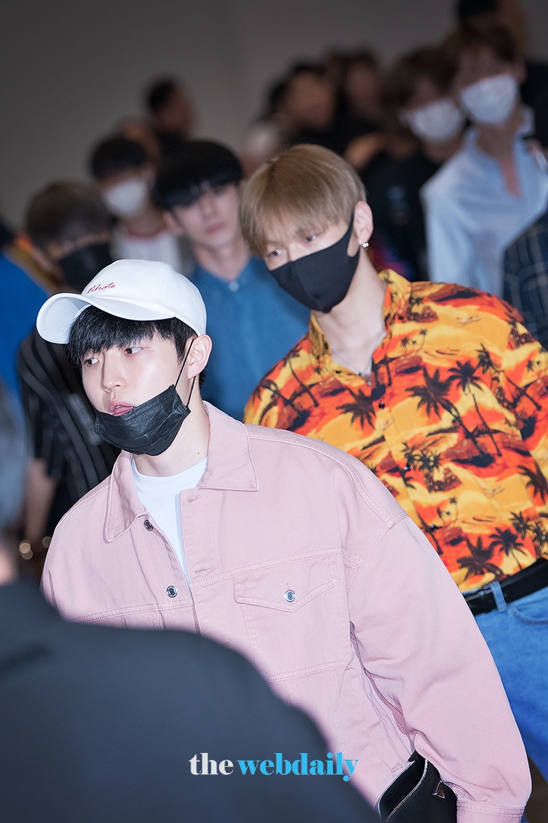WannaOne(워너원) 김재환-강다니엘, 김포국제공항 출국 현장