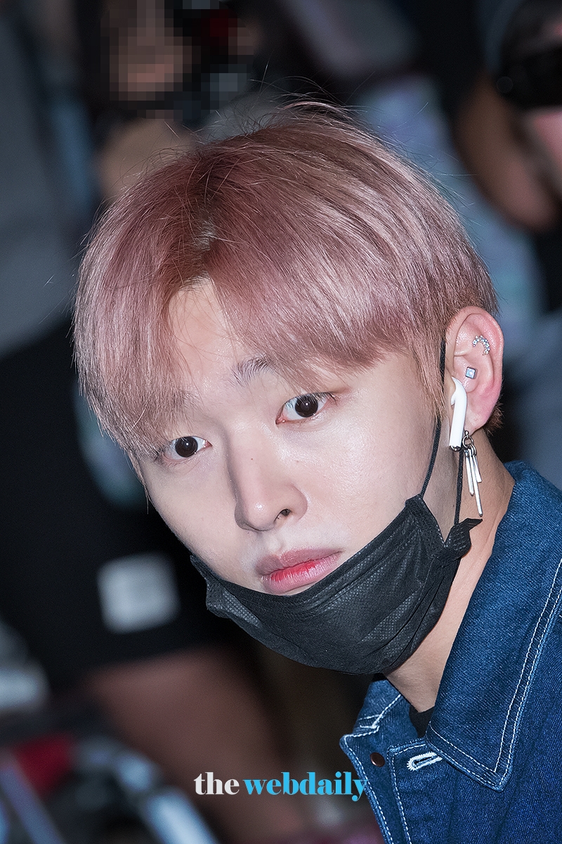 WannaOne(워너원) 윤지성, 김포국제공항 출국 현장