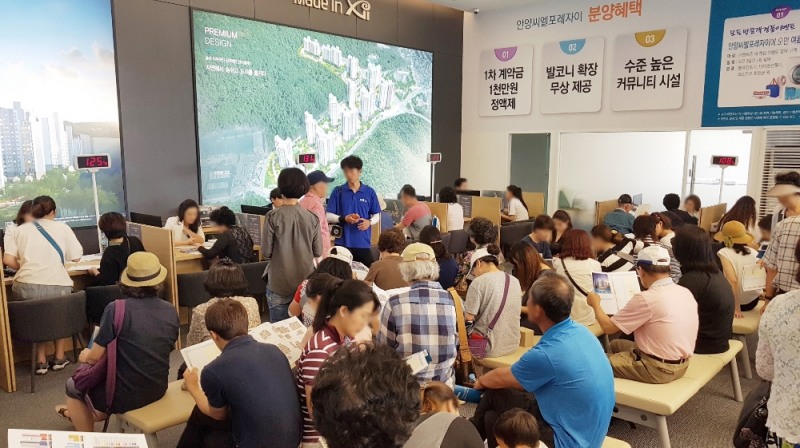 안양씨엘포레자이 모델하우스 내방객 모습.(사진=GS건설)