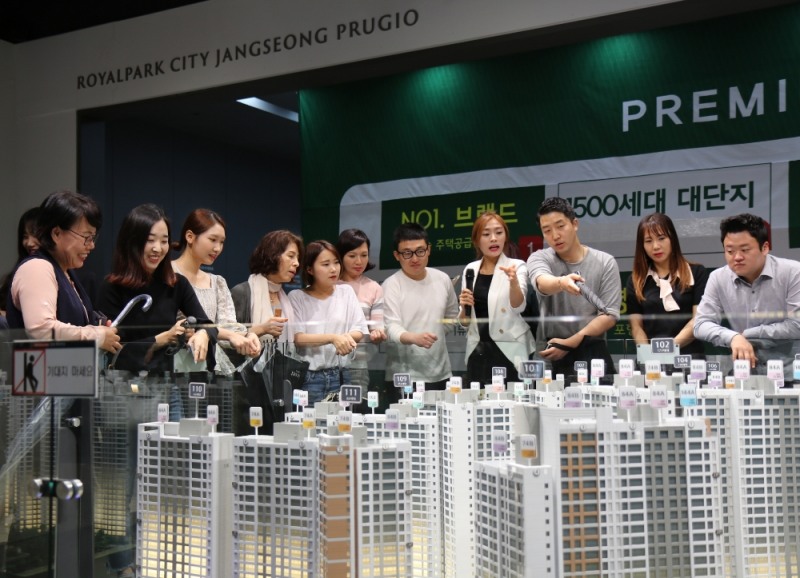 로열파크 씨티 장성 푸르지오 모델하우스 내부 모습.(사진=DK도시개발)