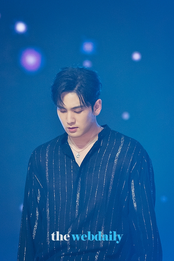 뉴이스트W 백호, MBC MUSIC '쇼챔피언' 생방송 현장