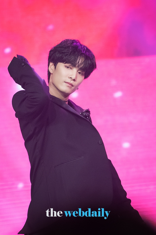뉴이스트W JR, MBC MUSIC '쇼챔피언' 생방송 현장