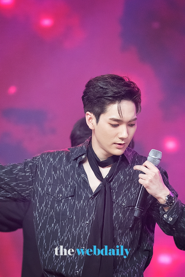 뉴이스트W 아론, MBC MUSIC '쇼챔피언' 생방송 현장