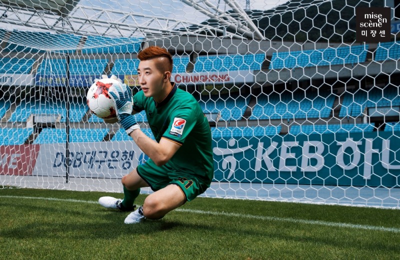 축구선수 조현우, 왁스·스프레이 활용한 3단계 헤어 연출법 공개