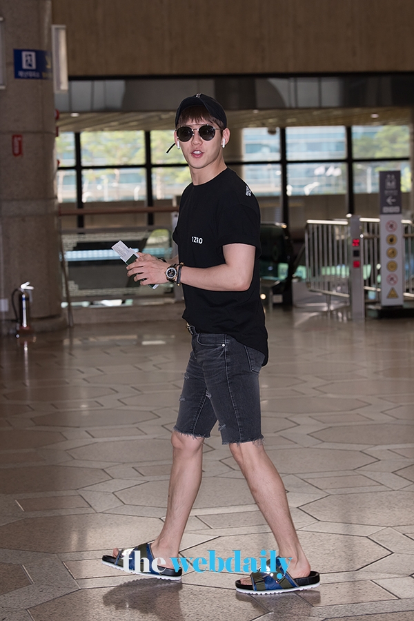 비투비(BTOB) 이민혁, 김포국제공항 출국 현장