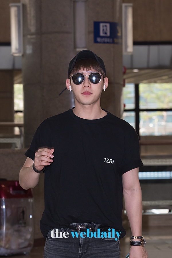 비투비(BTOB) 이민혁, 김포국제공항 출국 현장
