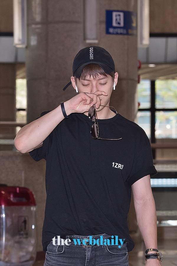 비투비(BTOB) 이민혁, 김포국제공항 출국 현장