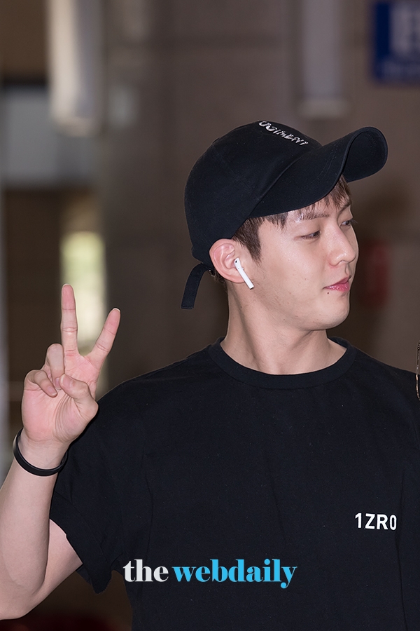 비투비(BTOB) 이민혁, 김포국제공항 출국 현장