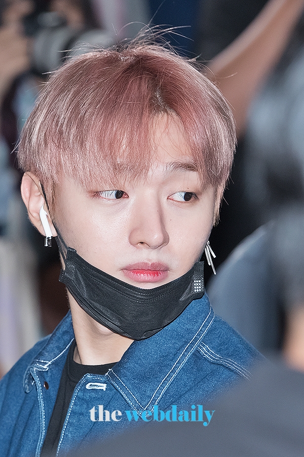 WannaOne(워너원) 윤지성, 김포국제공항 출국 현장
