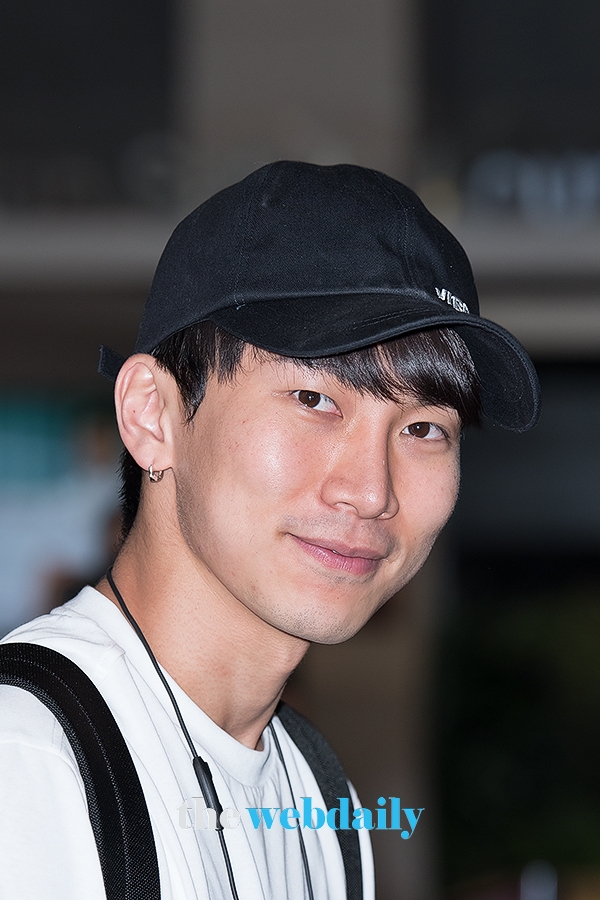 비투비(BTOB) 서은광, 김포국제공항 출국 현장