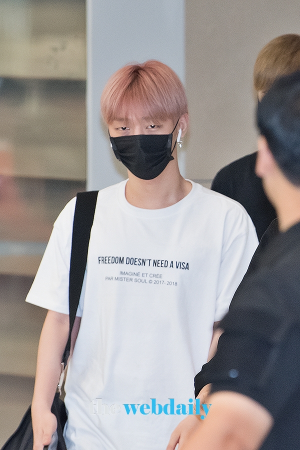 WannaOne(워너원) 윤지성, 인천국제공항 입국 현장