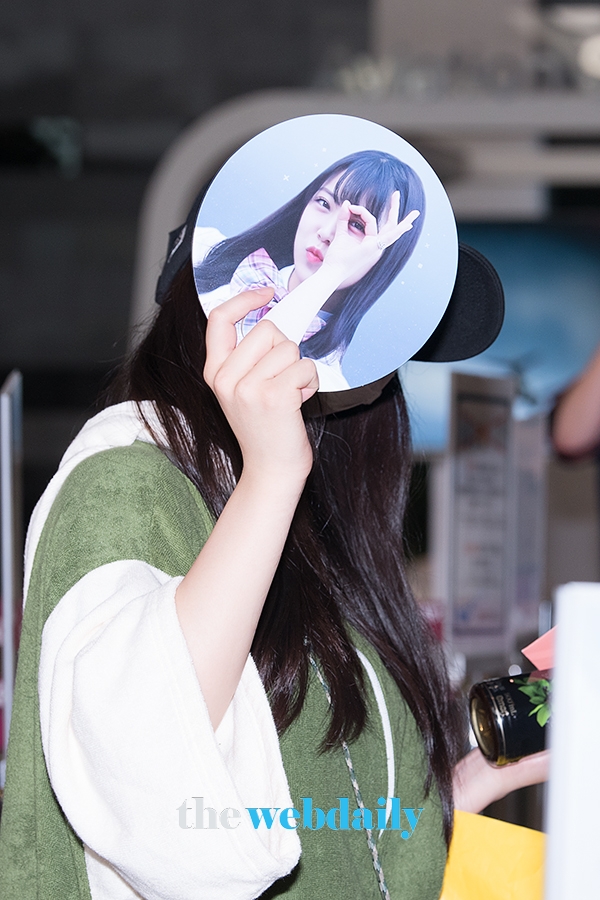 시로마 미루, 김포국제공항 출국 현장
