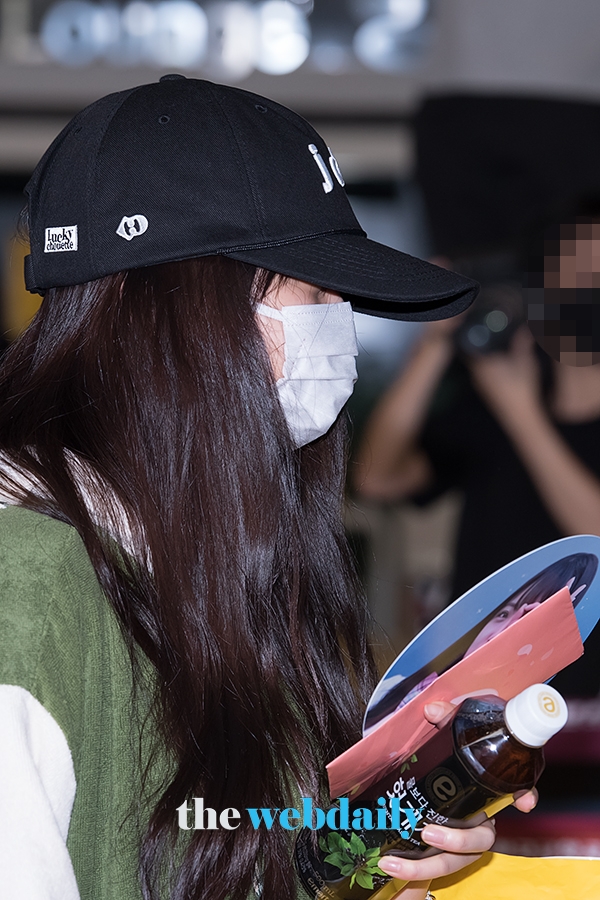 시로마 미루, 김포국제공항 출국 현장