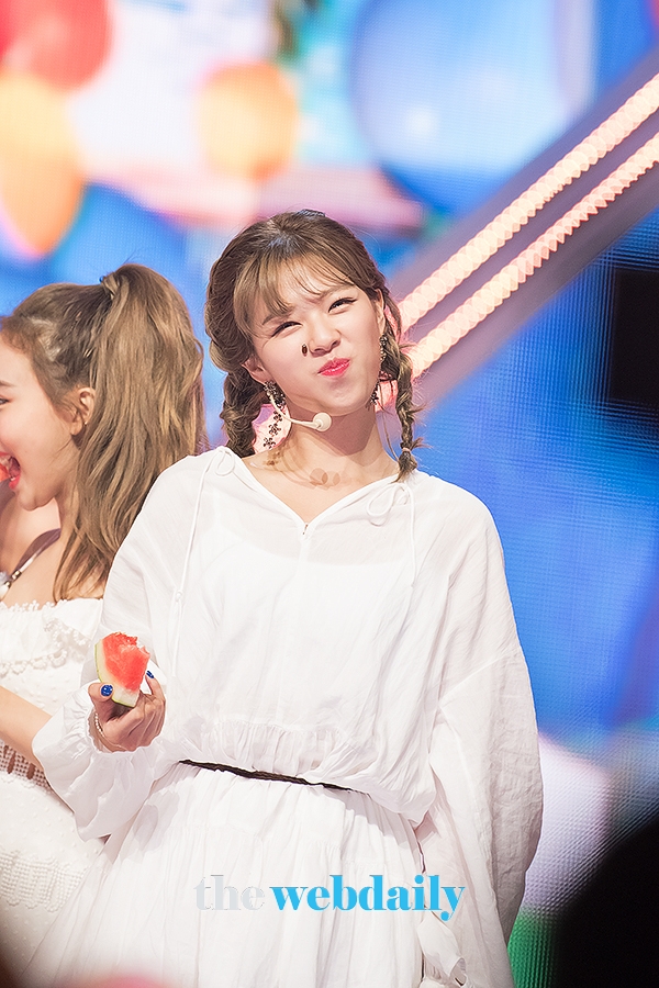 TWICE(트와이스) 정연, MBC MUSIC '쇼챔피언' 생방송 현장공개